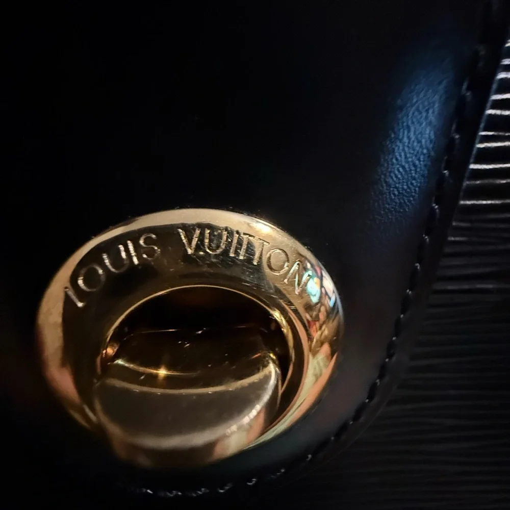 LOUIS VUITTON Capucines Black EPI Leather Women's Shoulder Bag - Picture 8 of 17